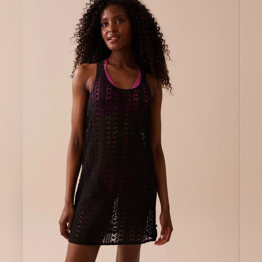 Aqua. La Vie en Rose. Crochet Mesh Short Sleeveless Cover-up. Size Large.